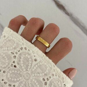 Sku:0372 gold ring with sun materials stainless steel tarnish free + in gift box